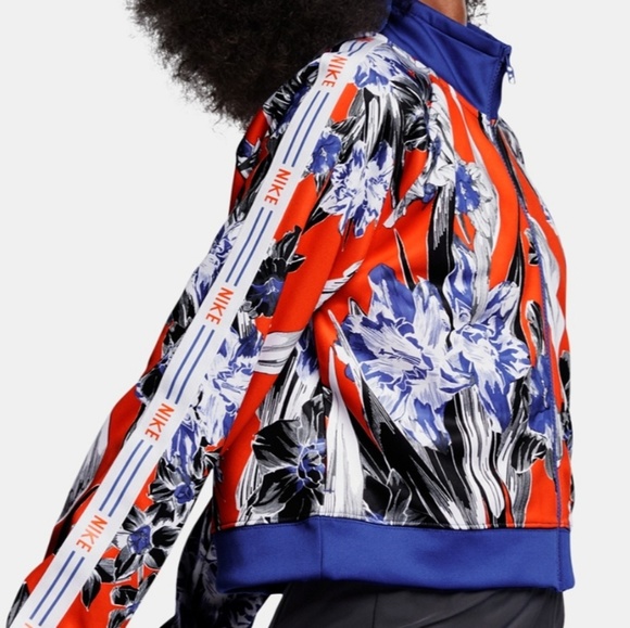 Nike - Picture 3 of 3